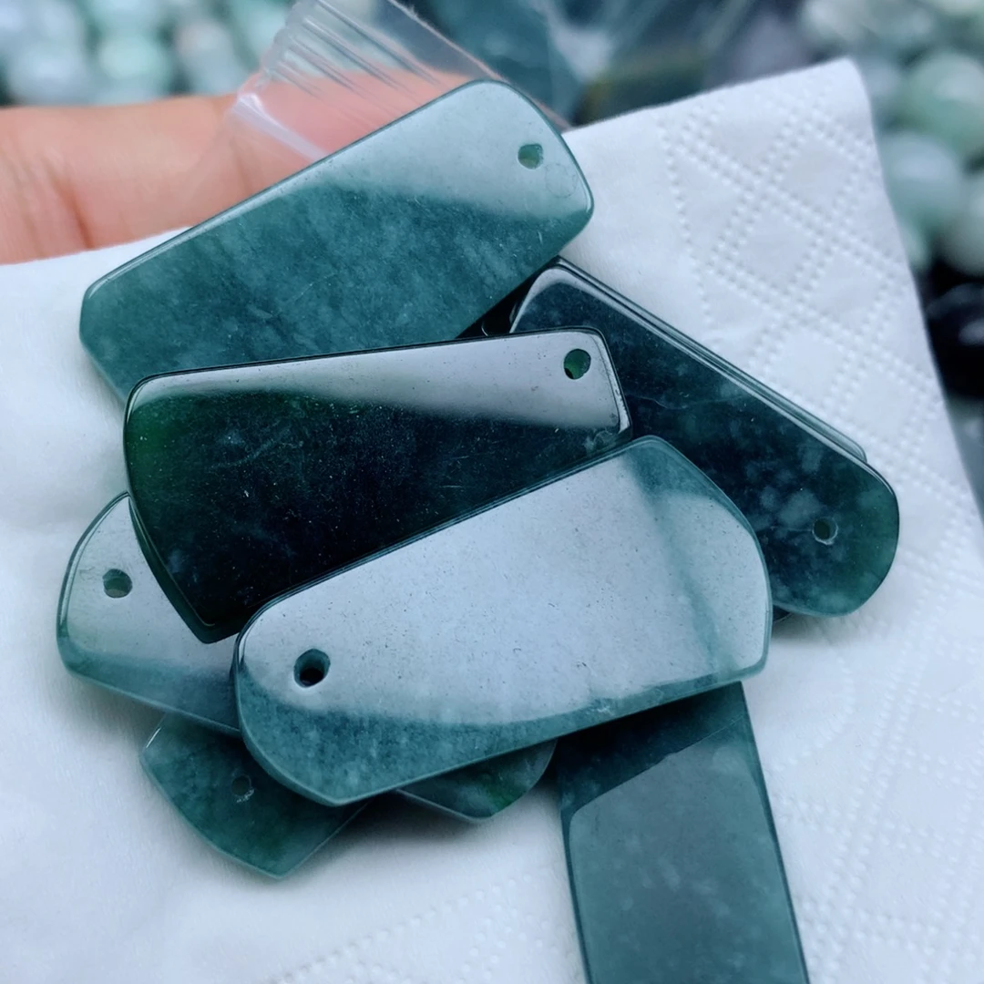 翡翠未镶嵌颈饰珠子批发