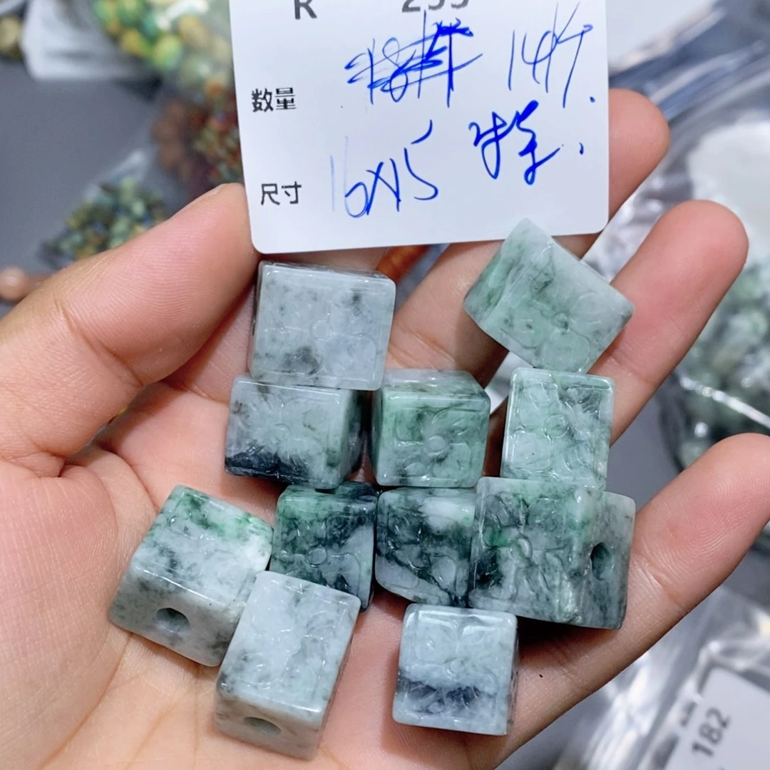 翡翠未镶嵌颈饰R253