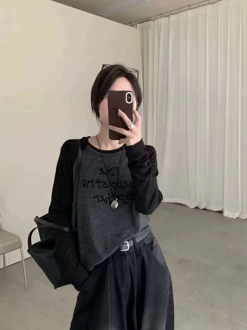 【彩丽家】2025早秋新款 字母插肩设计长袖T恤女修身显瘦百搭上衣