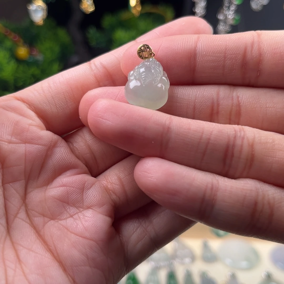 翡翠18K金镶嵌颈饰貔貅