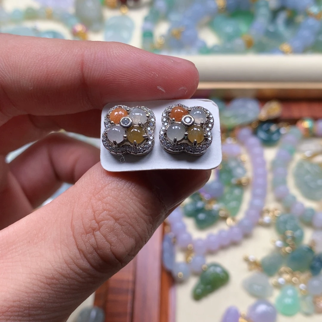 翡翠未镶嵌颈饰是