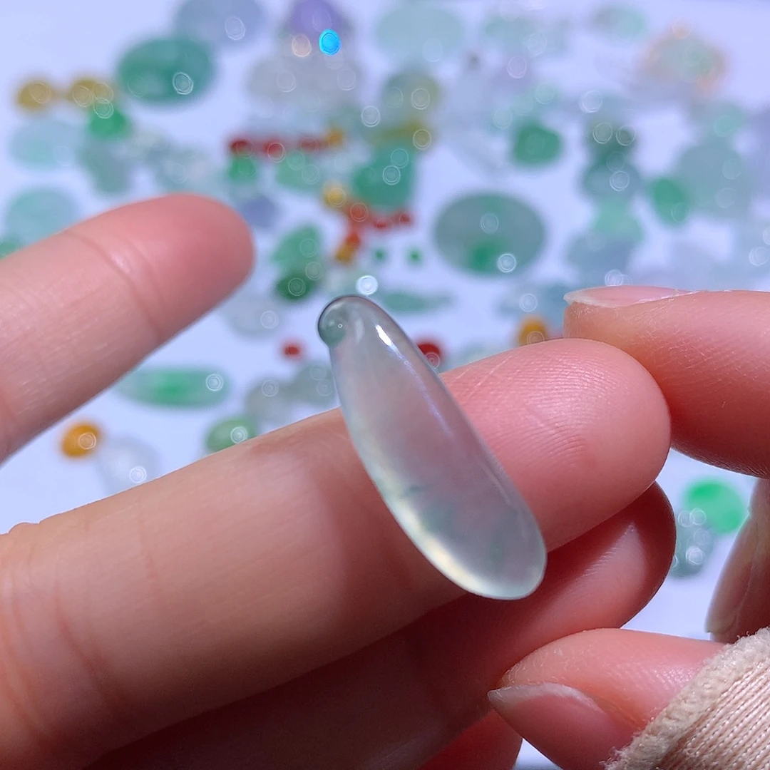 翡翠颈饰未镶嵌瓜