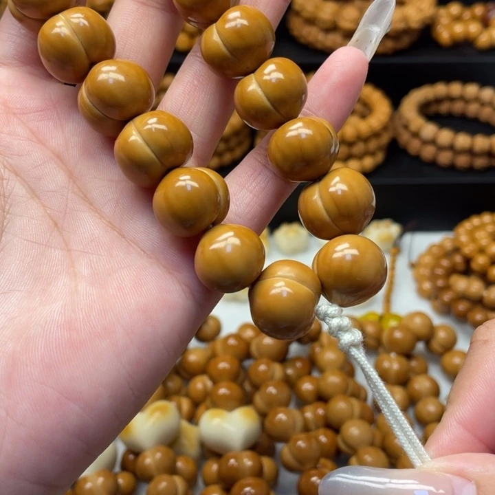 南***河猴头核桃吊坠微瑕大屁桃