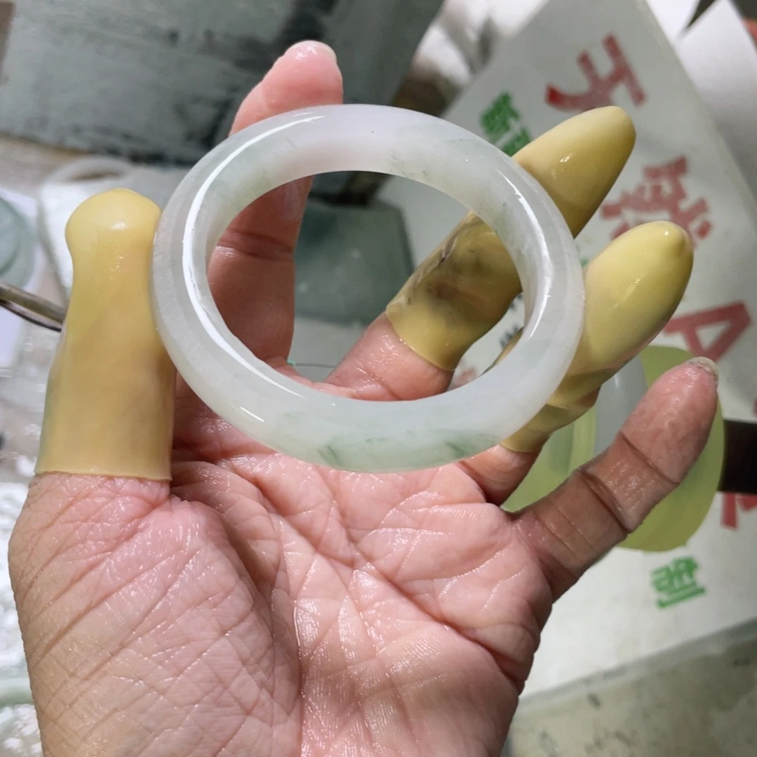 时***里未镶嵌手镯石英质玉（天山翠）定制