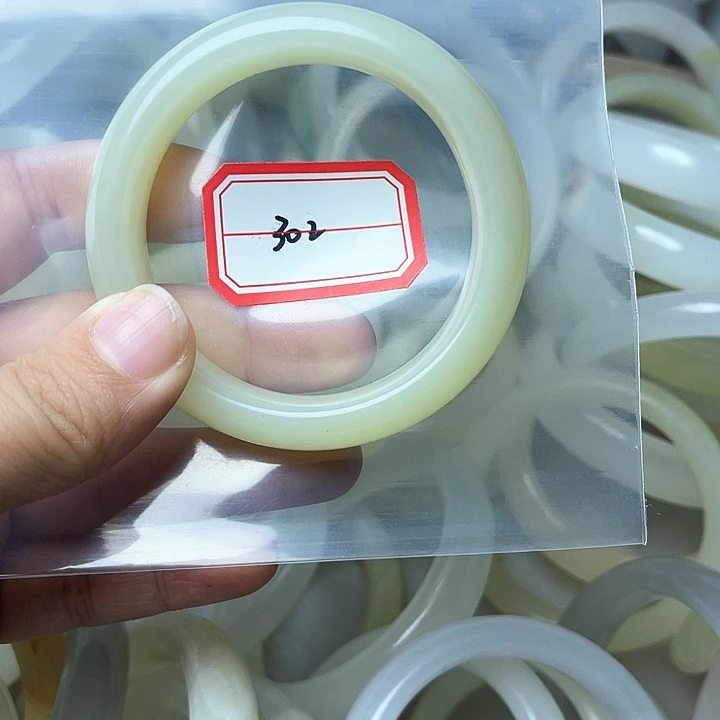 石英质玉手镯未镶嵌302