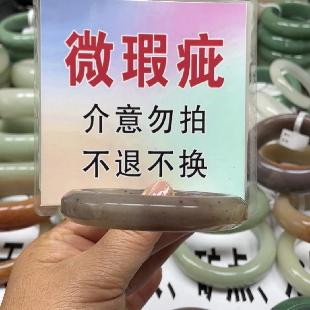 白***缘未镶嵌手镯石英质玉