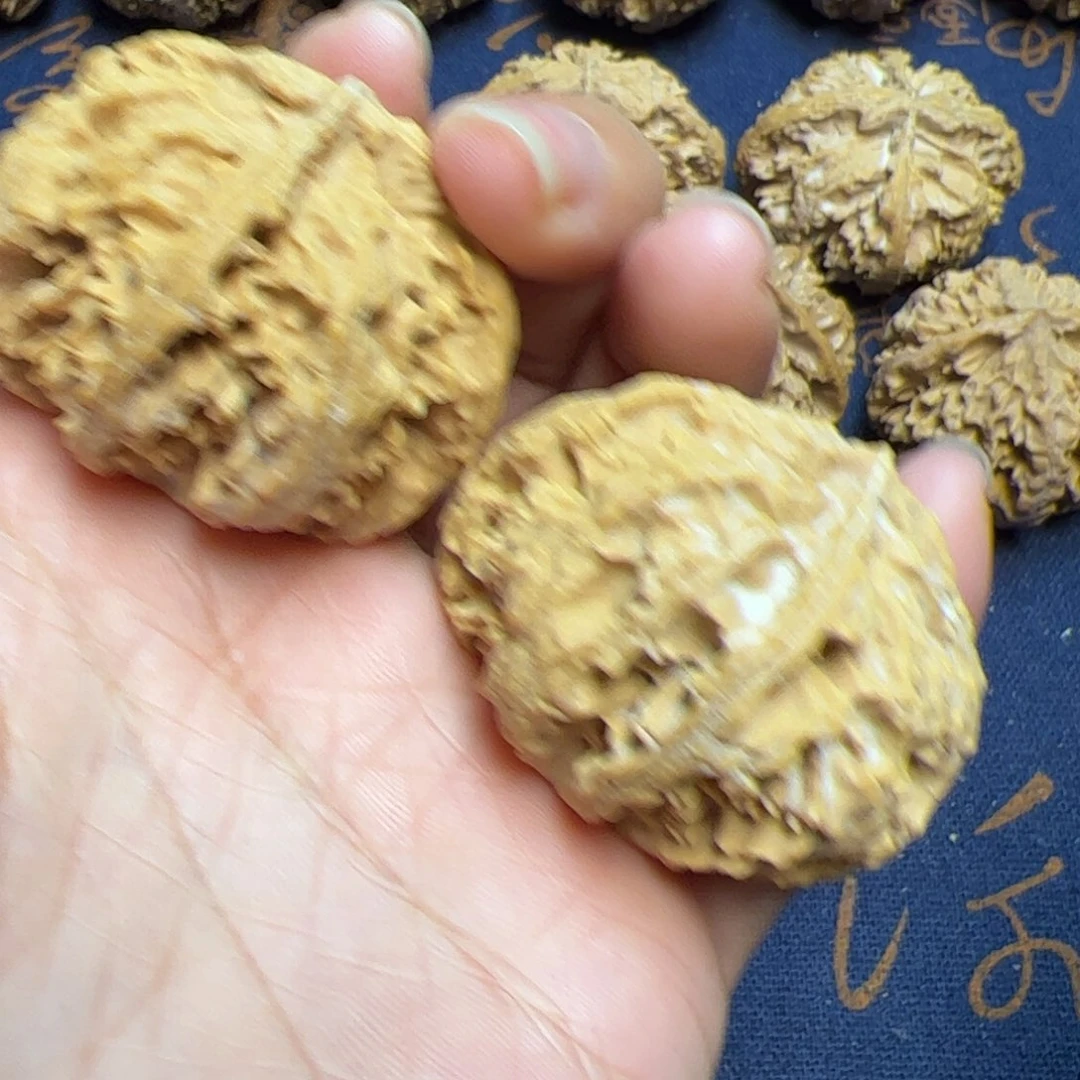 文玩核桃把件秦岭野生植物核桃