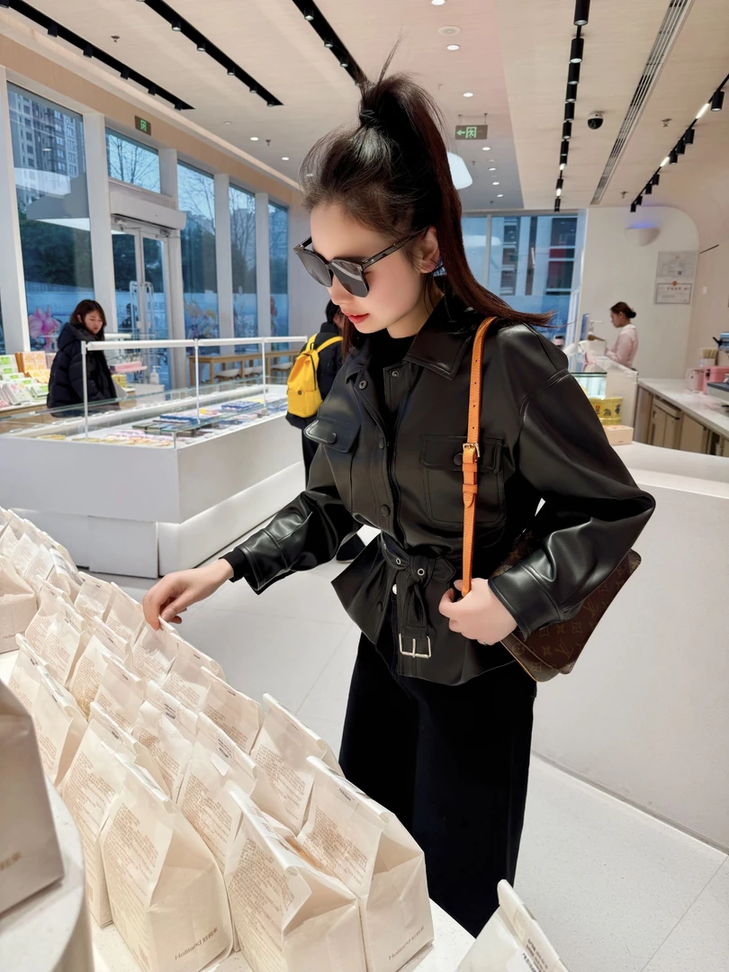 宋佳同款2025新款皮衣外套女款高级感复古风单排扣修身翻领短款