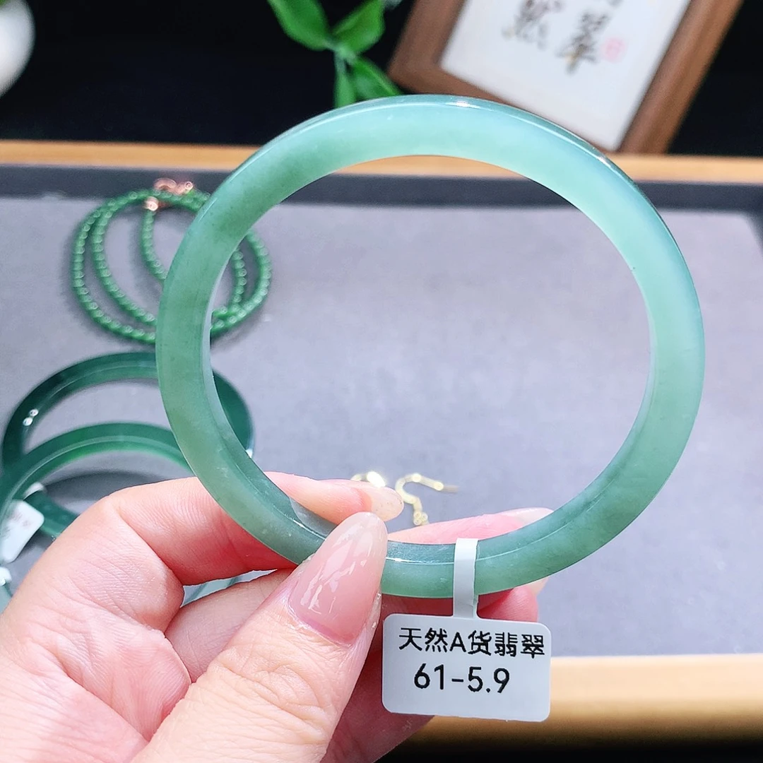 翡翠手镯（圆镯）未镶嵌