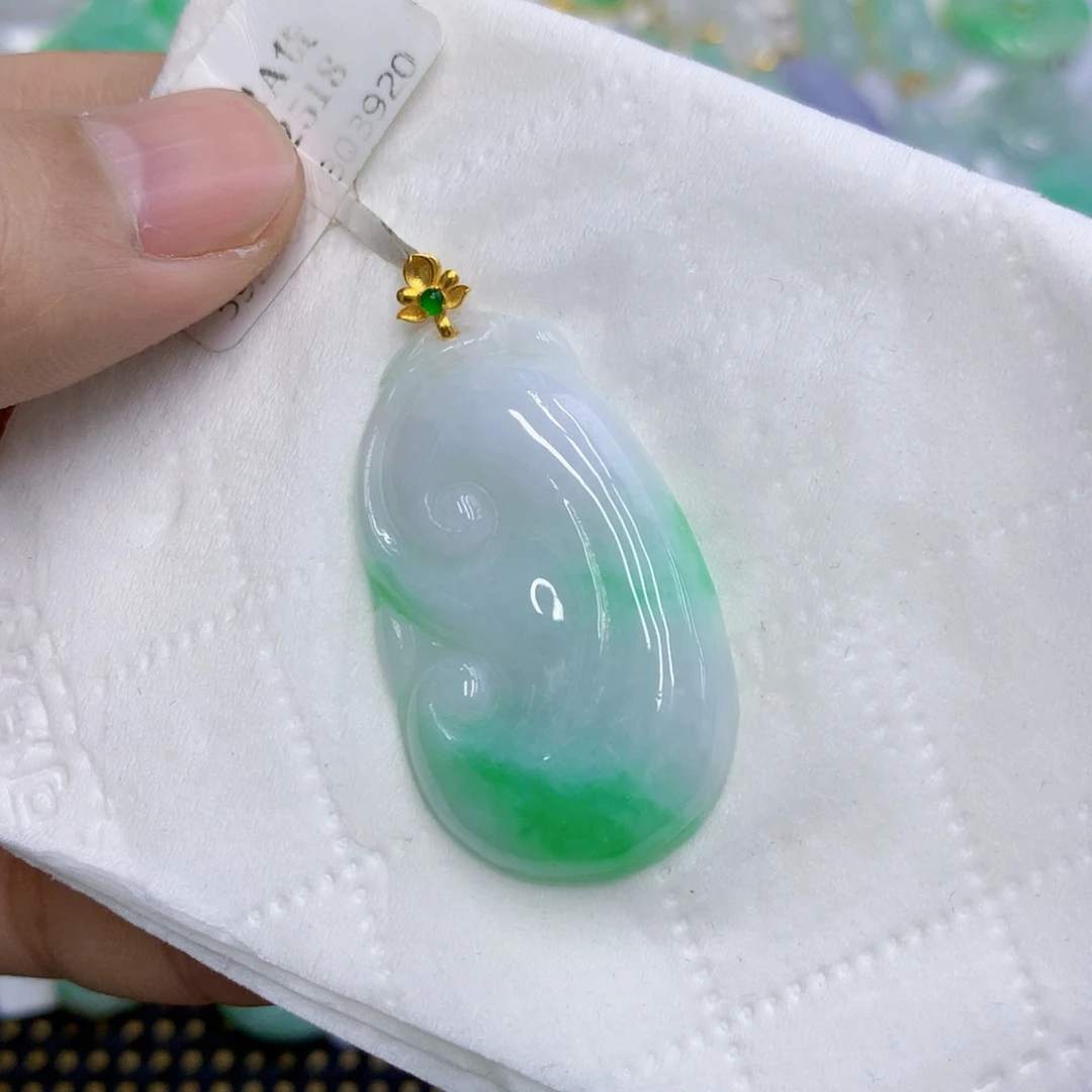 【闪购商品】颈饰18K金镶嵌翡翠