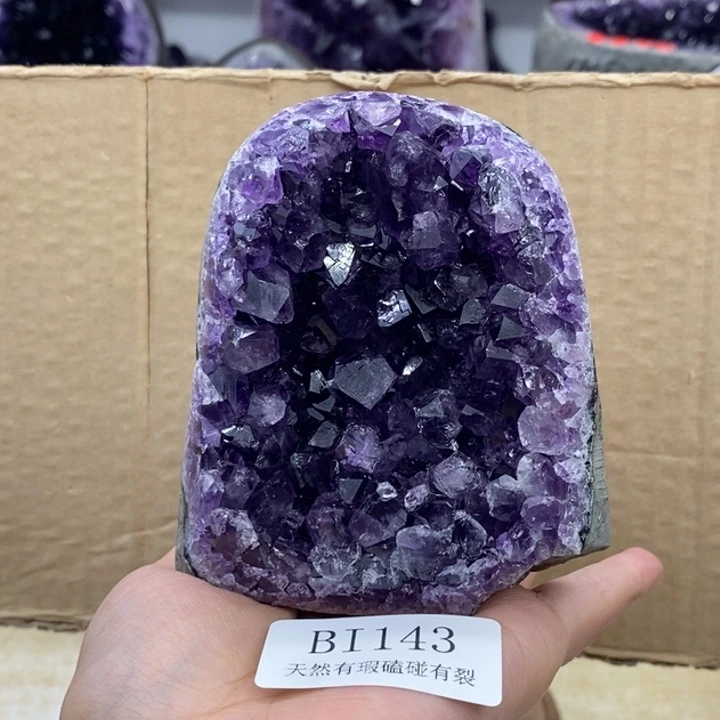 未镶嵌水晶大型摆件（非配饰）