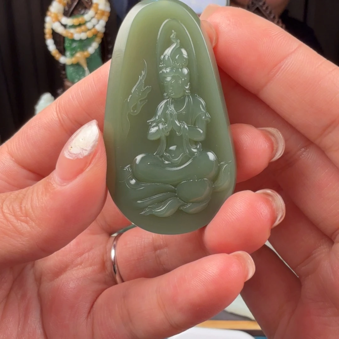 浮***云和田玉未镶嵌颈饰