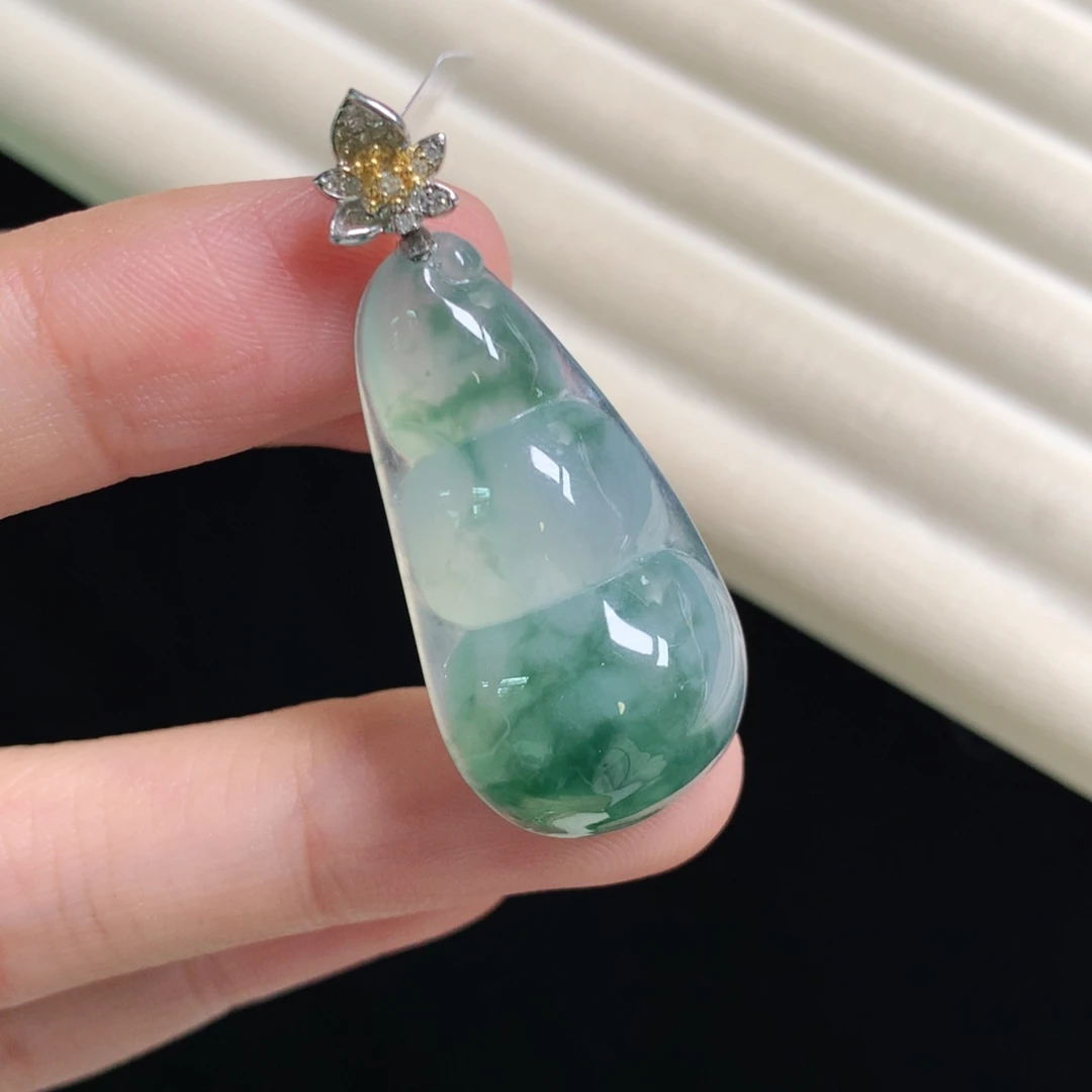 翡翠颈饰18K金镶嵌福豆