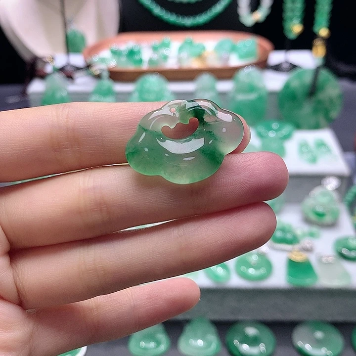 石英质玉（非洲翠）未镶嵌颈饰?**?