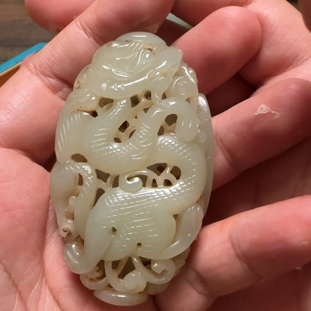 和田玉未镶嵌把件厚**物