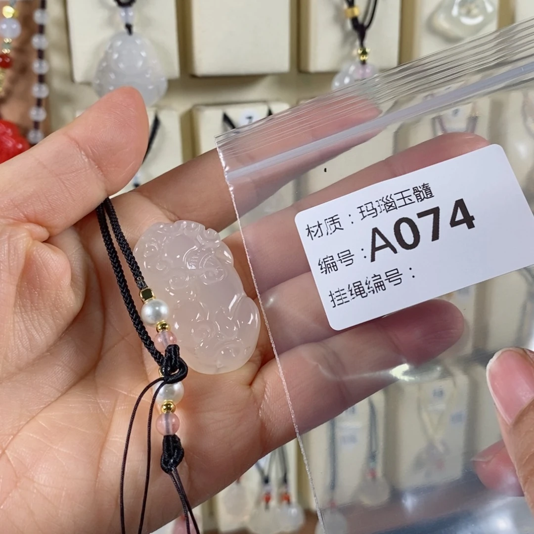 玛瑙/玉髓颈饰未镶嵌阿*静