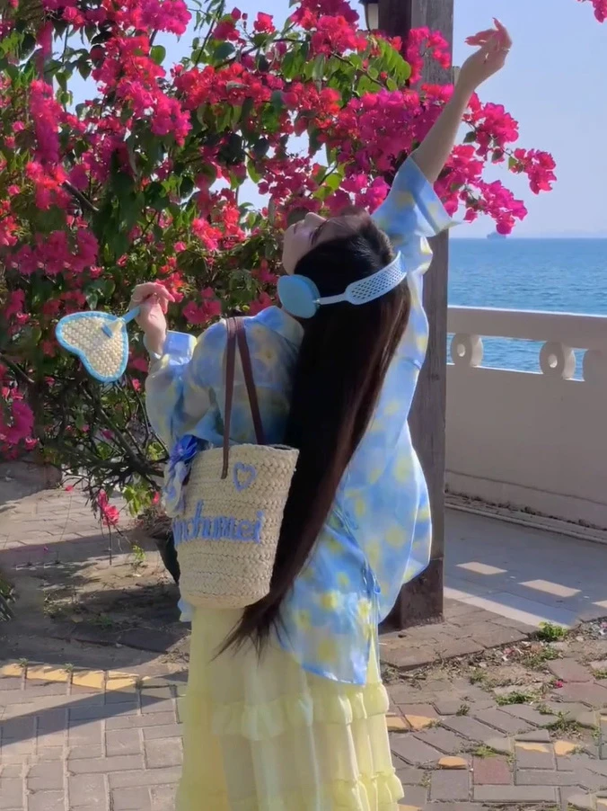 蓝色碎花衬衫女2025年春季时尚韩系气质绝美后背镂空系带防晒开衫