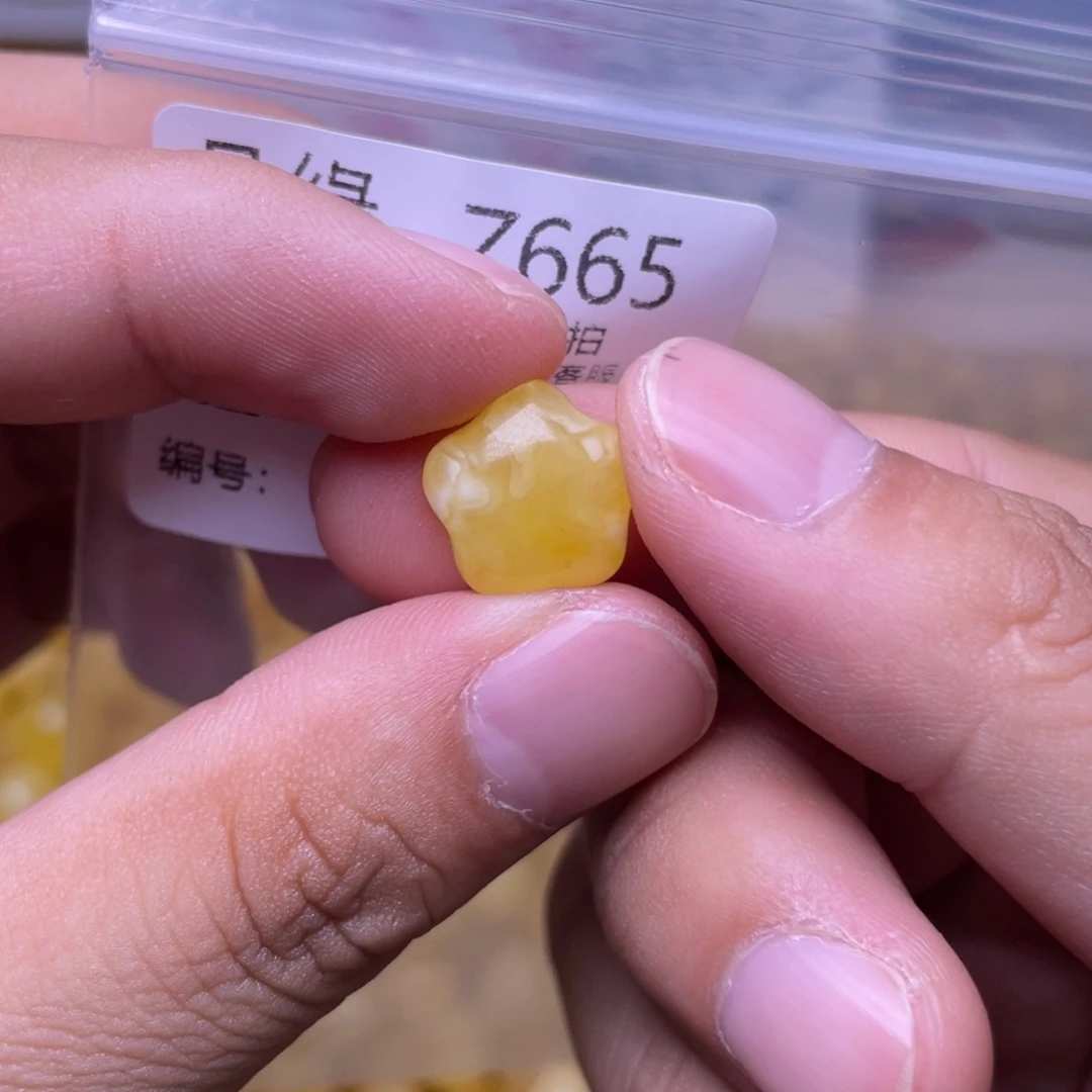 琥珀未镶嵌珠宝奇石