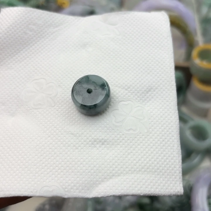 翡翠未镶嵌颈饰桶珠