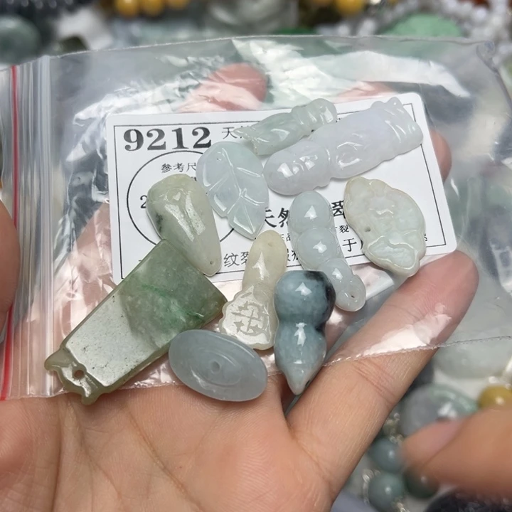 翡翠未镶嵌吊坠(不含链)9212