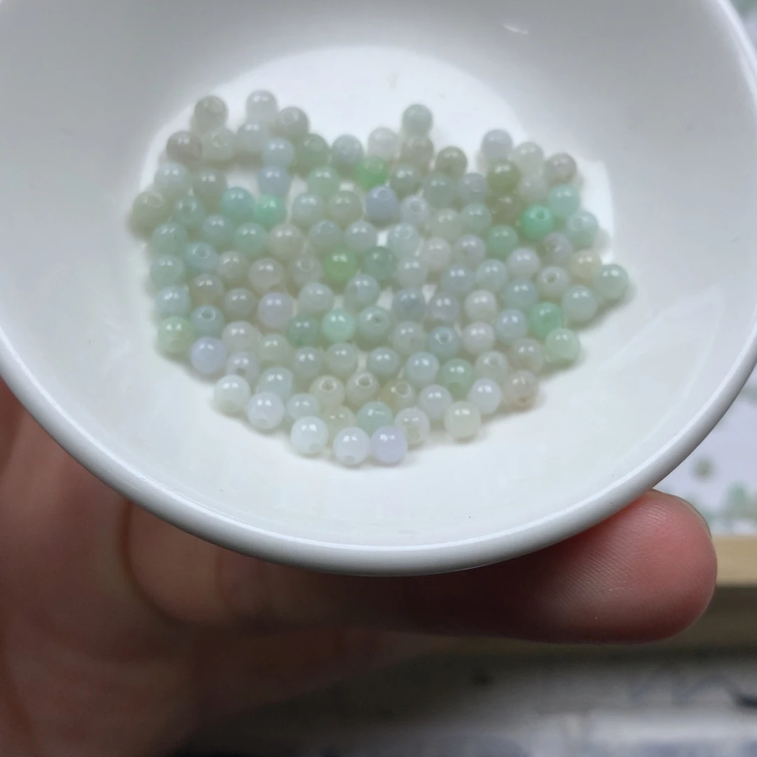 翡翠颈饰未镶嵌卡3➕。120颗。