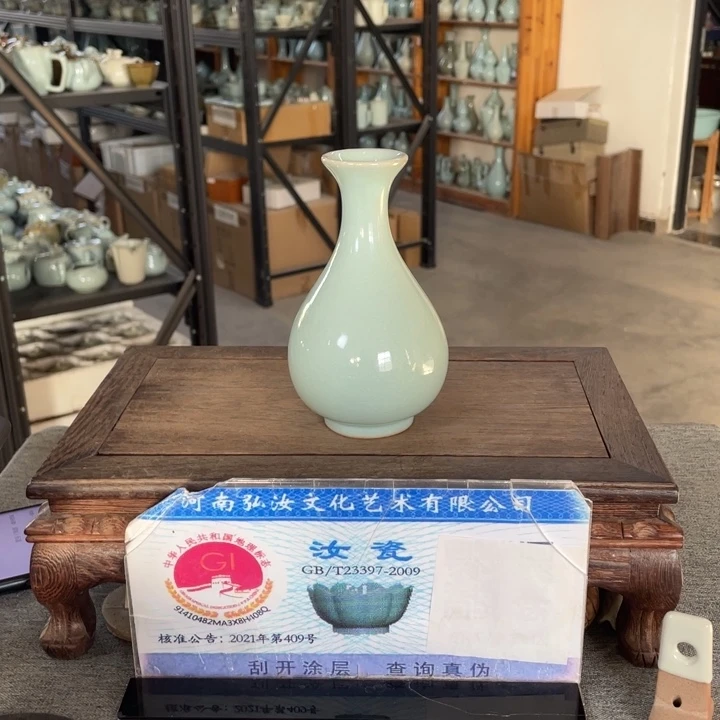 摆件天青釉小玉壶春瓶