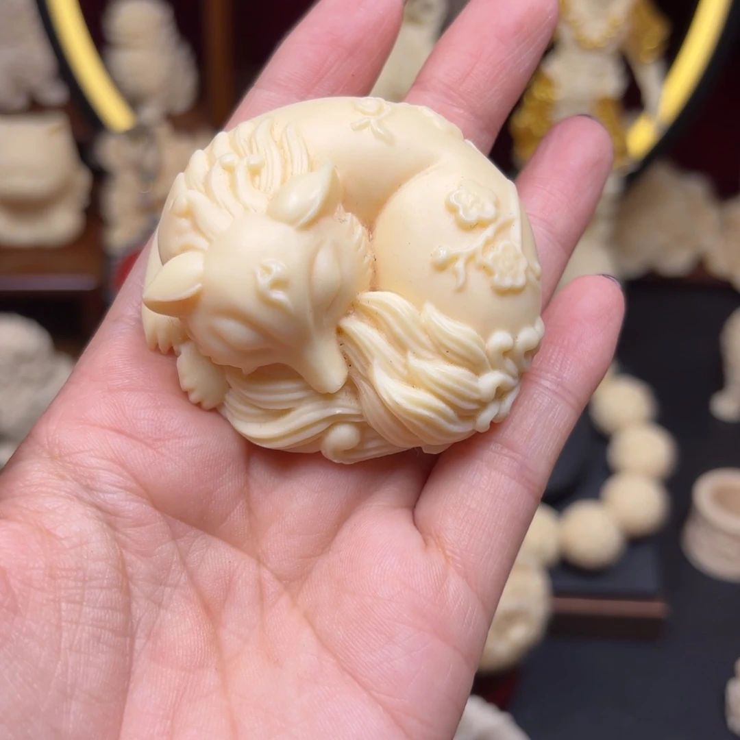 吊坠菩提根/象牙果九尾狐