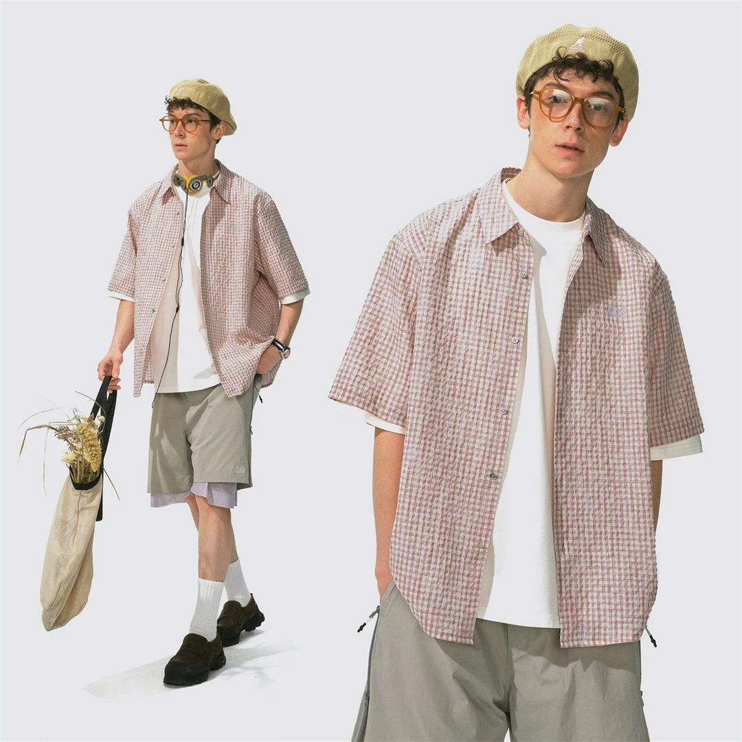 瞬时山野Monterest户外翻领logo绣花泡泡纱格纹贝壳扣短袖衬衫男