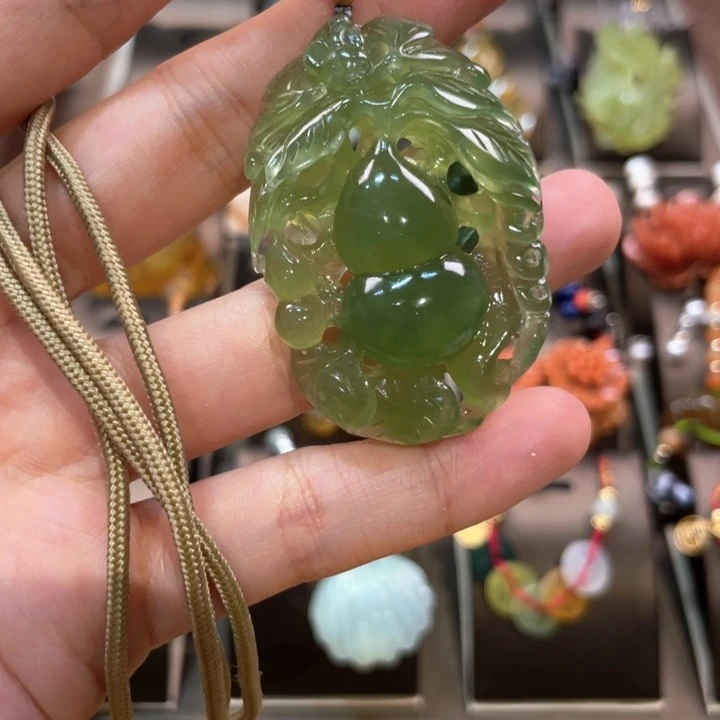 蛇纹石玉颈饰未镶嵌涓**流