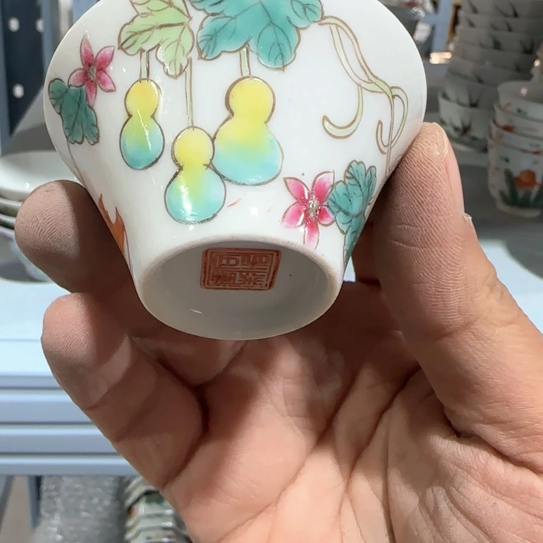 瓷片瓷器上用青花做圆润青花