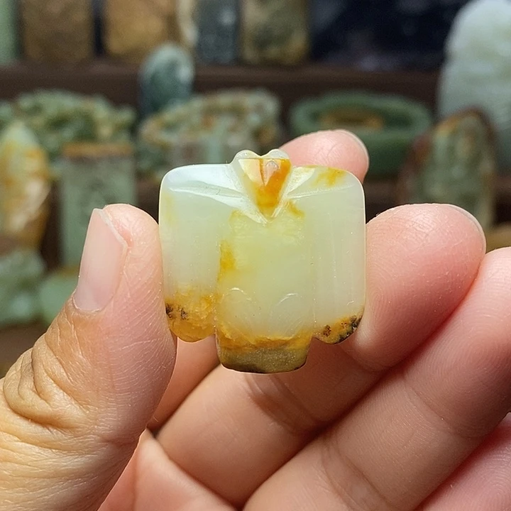 岫岩河磨玉（透闪石质玉）未镶嵌颈饰