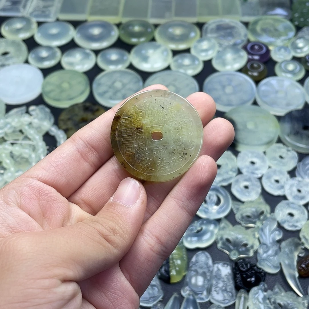 岫玉未镶嵌项圈山鬼