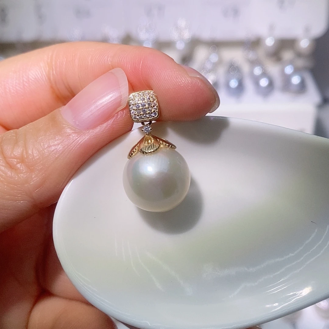 淡水珍珠吊坠(赠链)银S925镶嵌尺寸13/14毫米有瑕疵