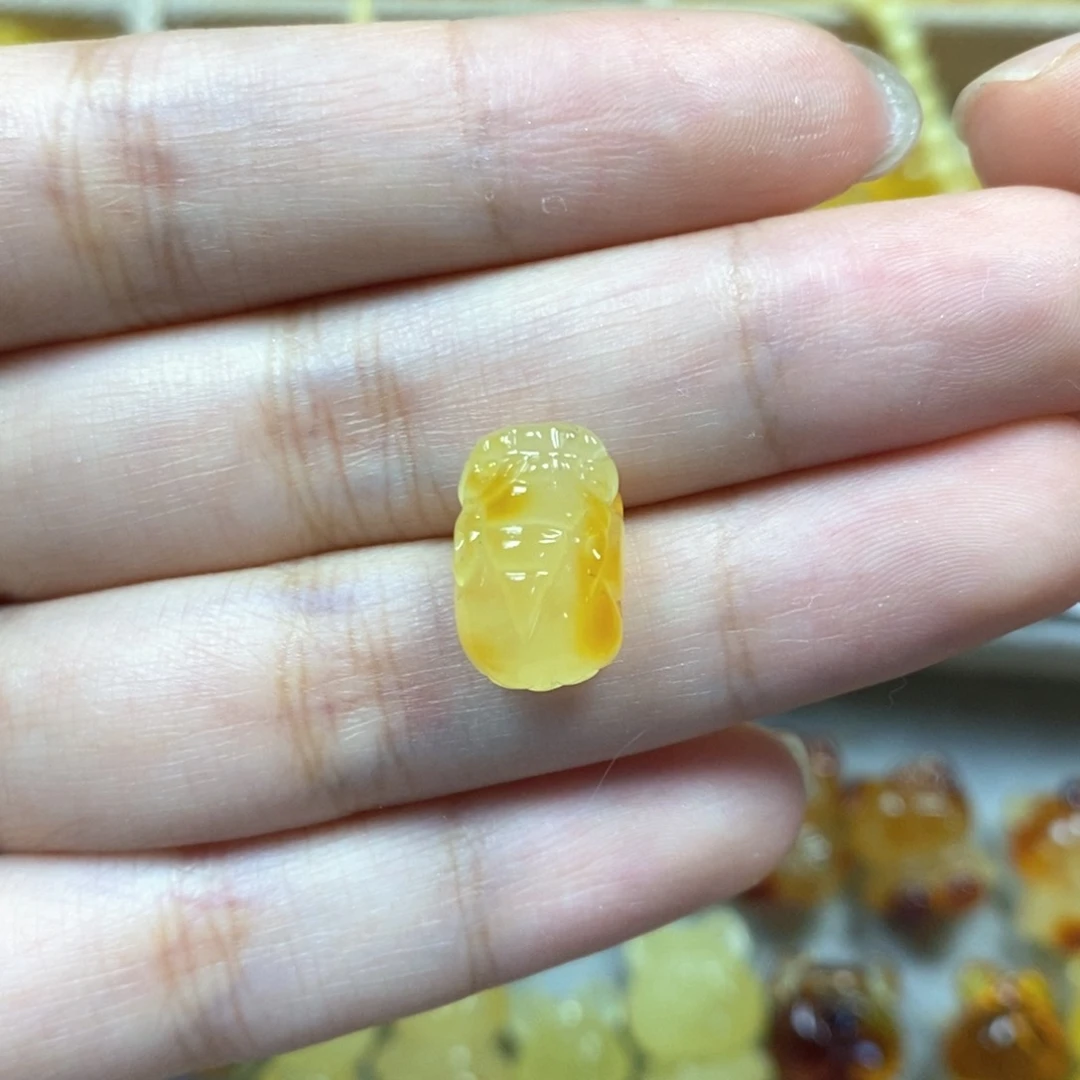 蜜蜡颈饰未镶嵌小貔貅