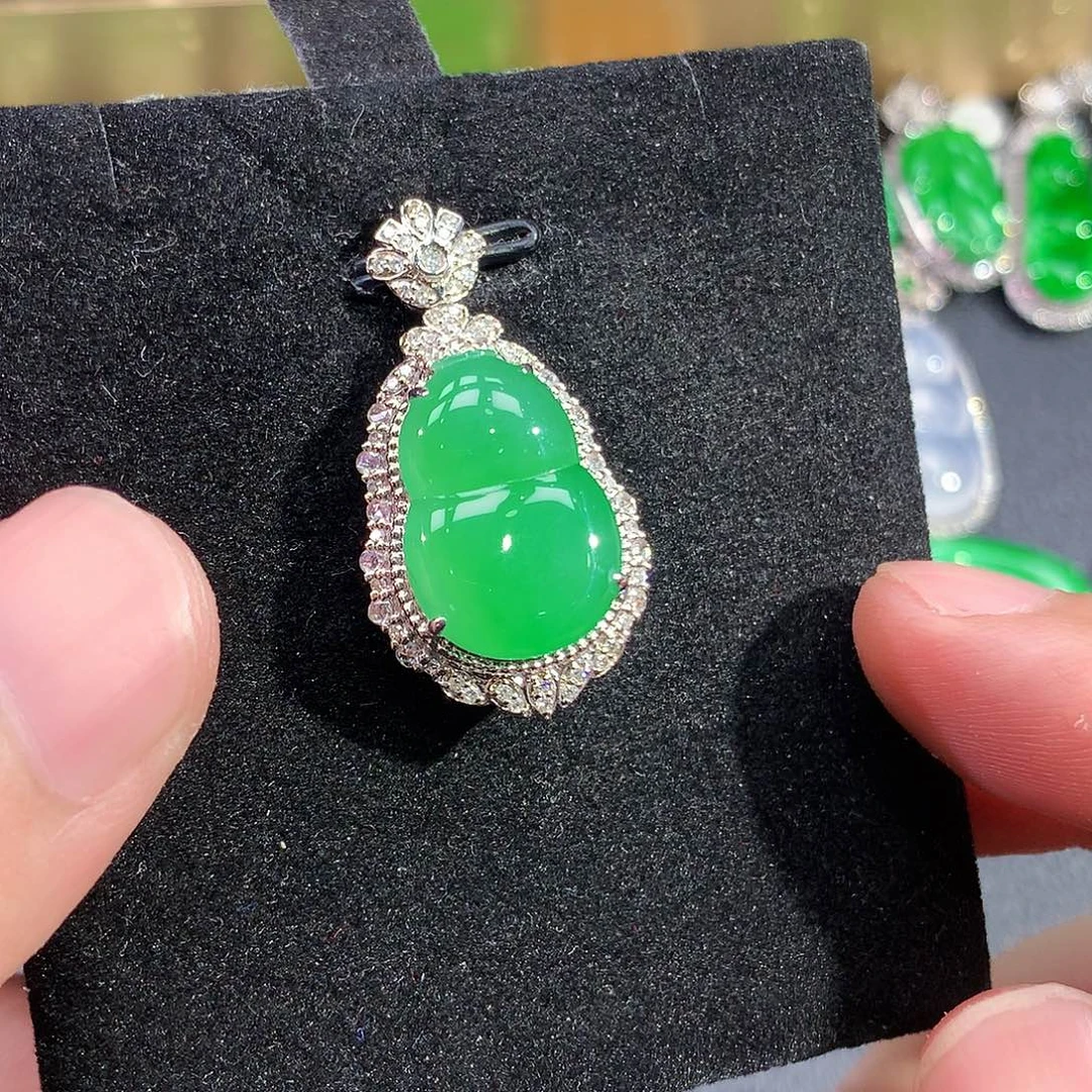 翡翠18K金镶嵌颈饰