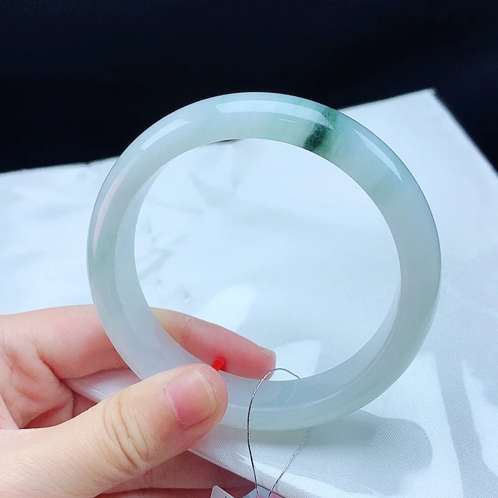 翡翠手镯未镶嵌58圈