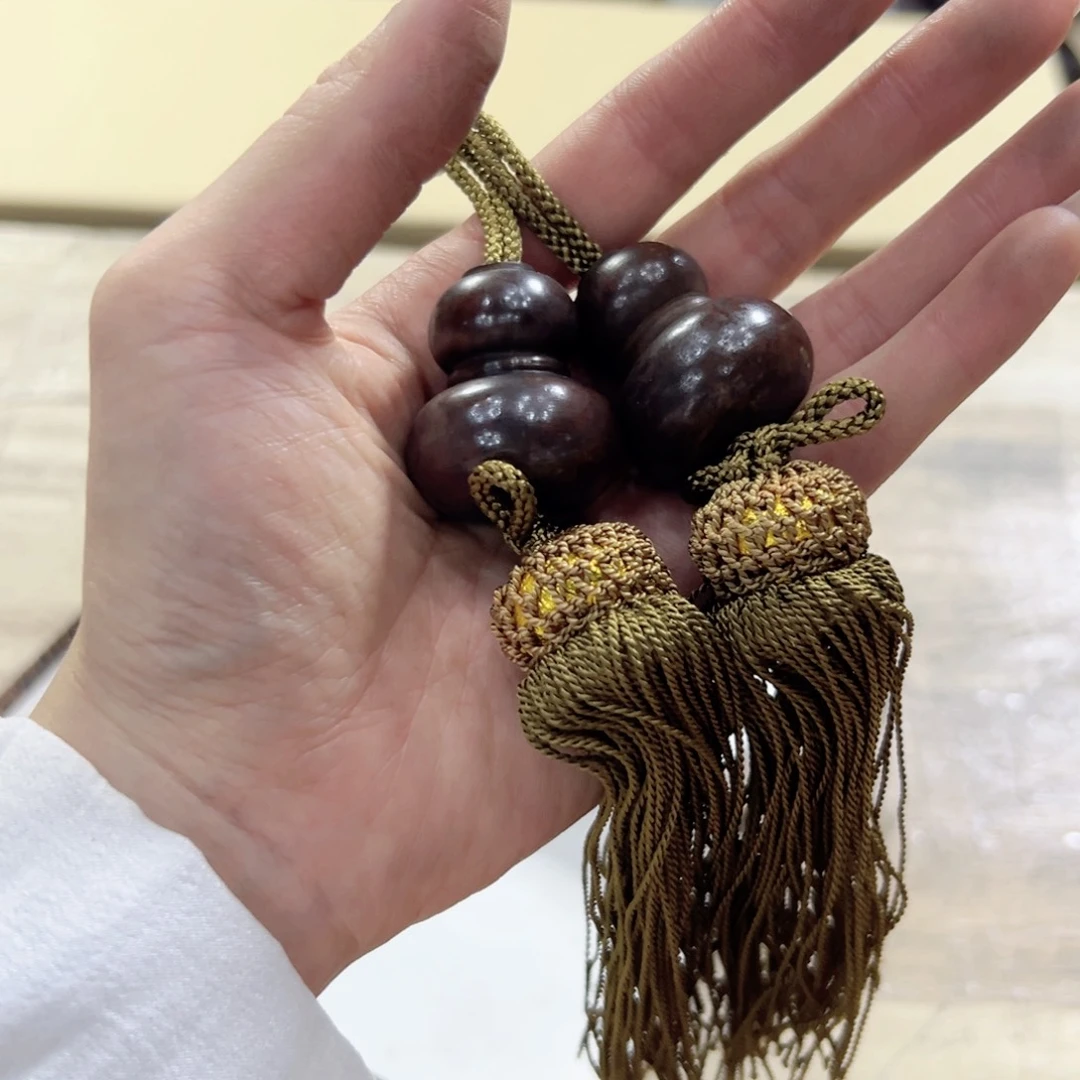 瓷片陶瓷和金属表面上产生