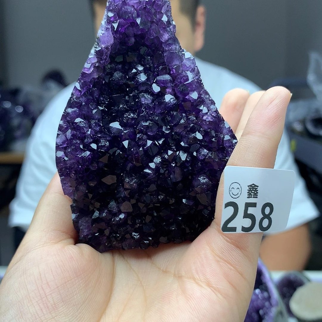 未镶嵌水晶大型摆件（非配饰）