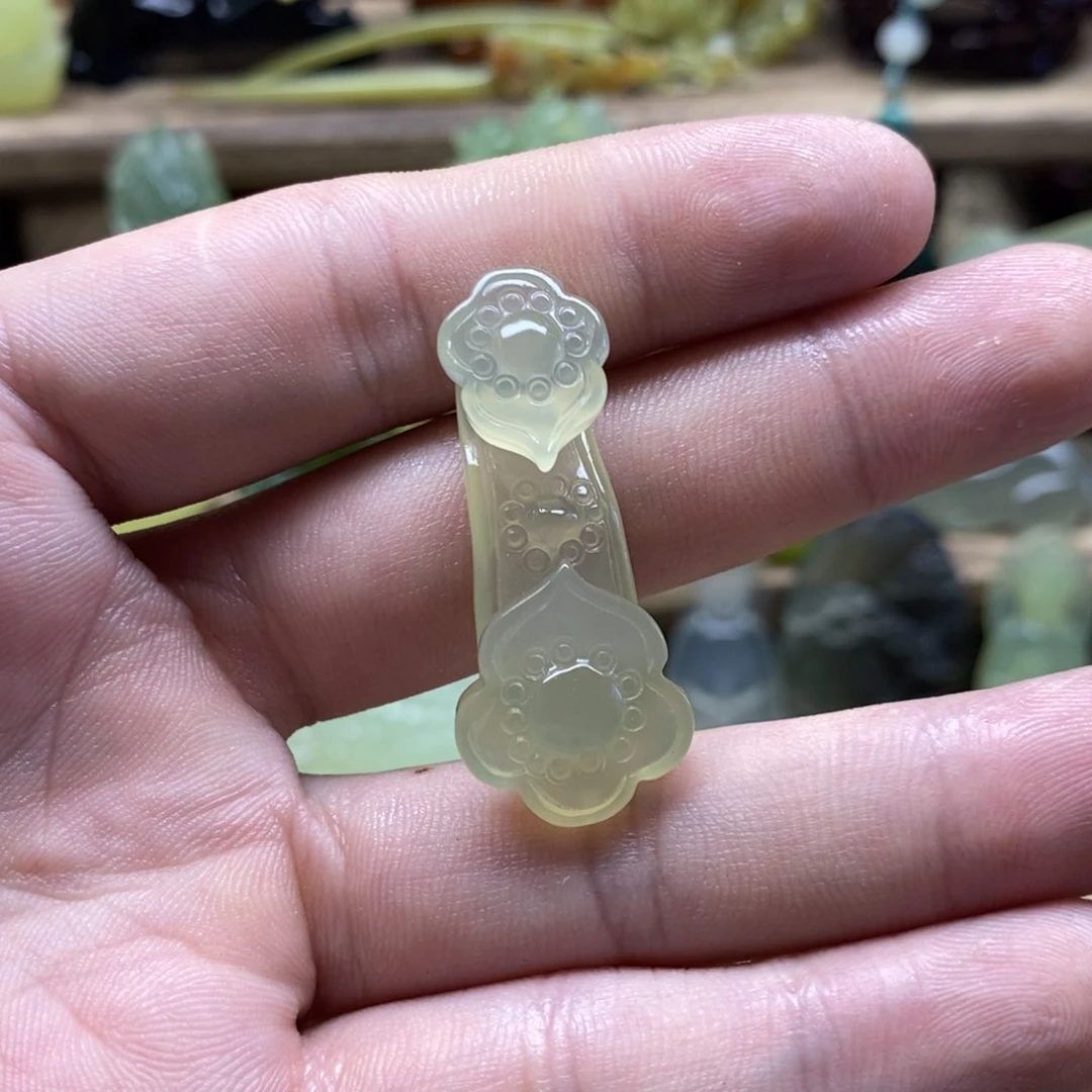 岫玉未镶嵌如意吊坠狂****生