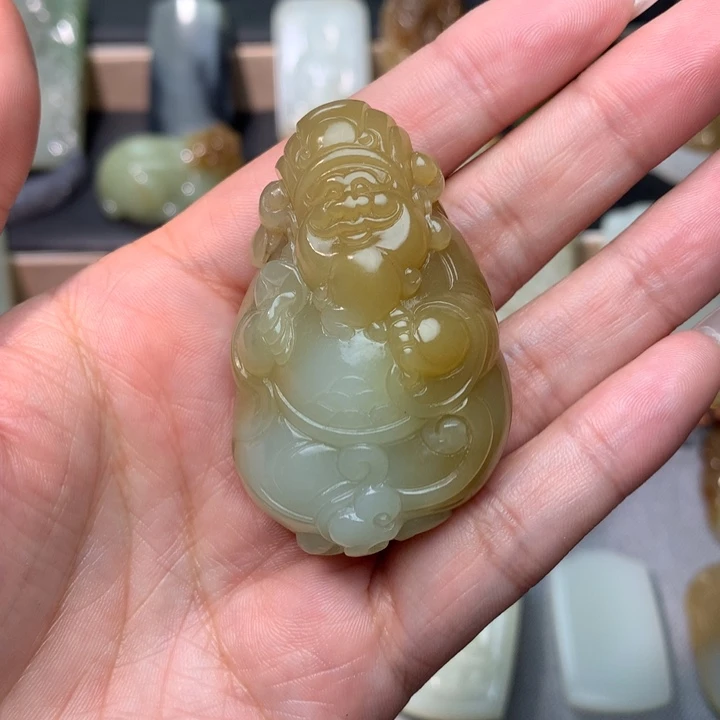 和田玉未镶嵌颈饰大****犬