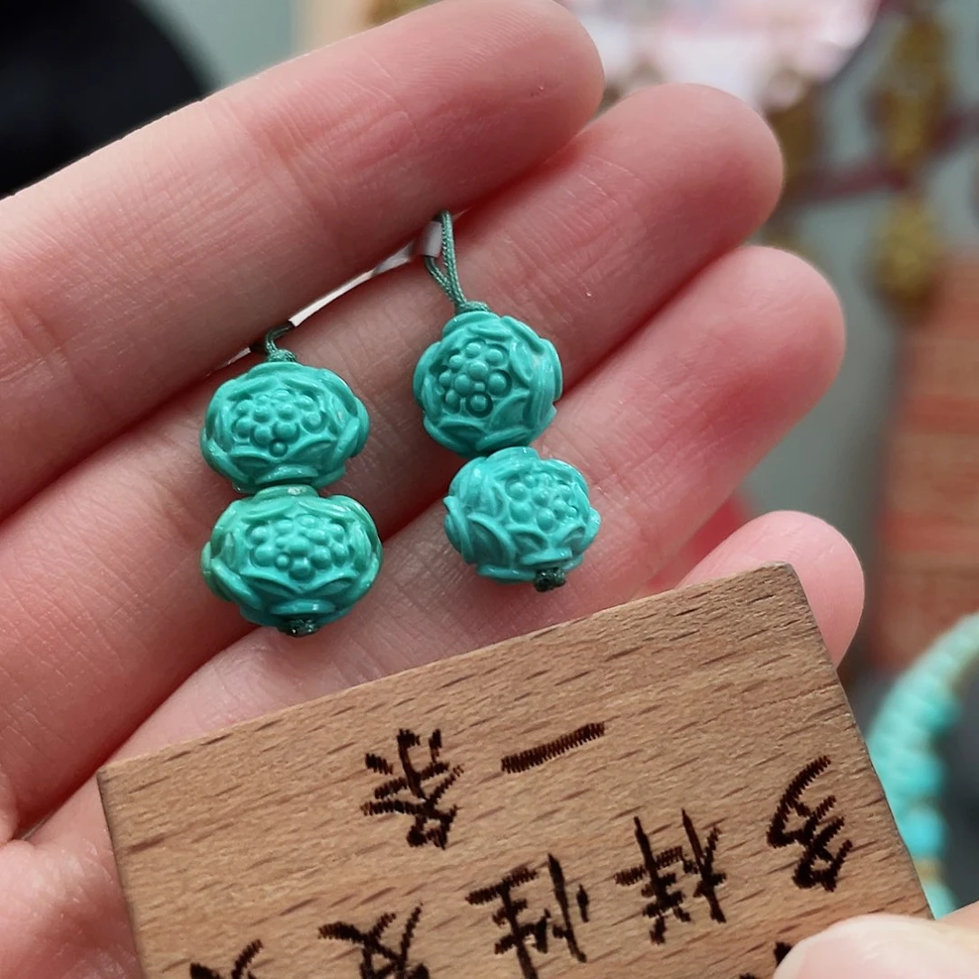 绿松石颈饰未镶嵌