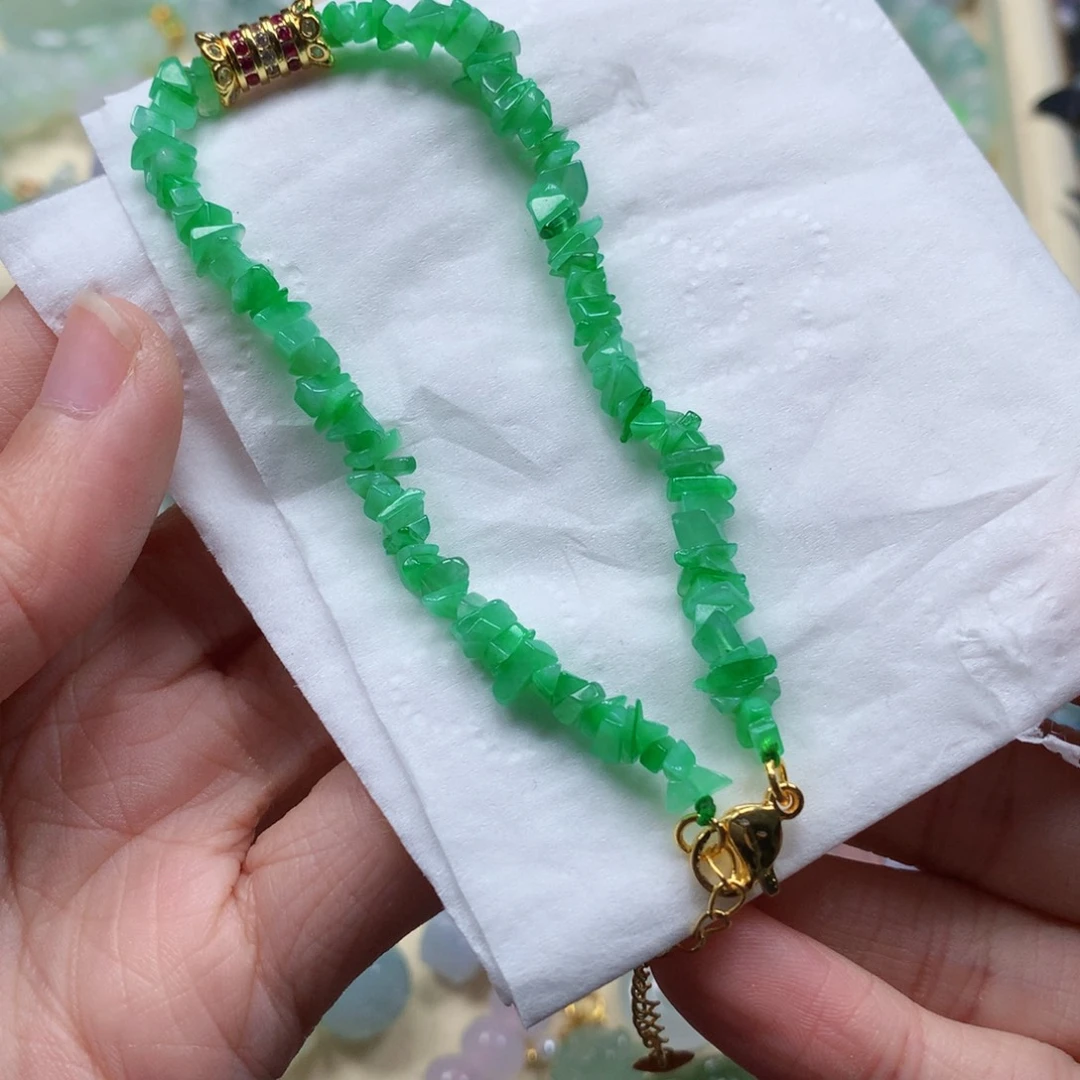 翡翠未镶嵌颈饰是