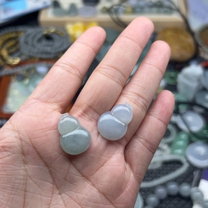 翡翠未镶嵌颈饰葫芦