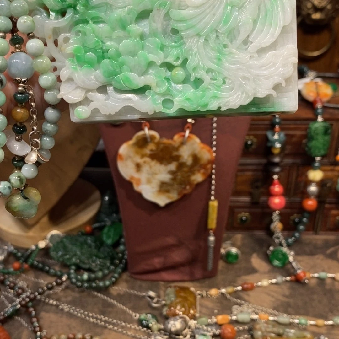 翡翠吊坠(赠链)未镶嵌