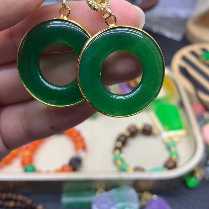 翡翠未镶嵌颈饰吊坠