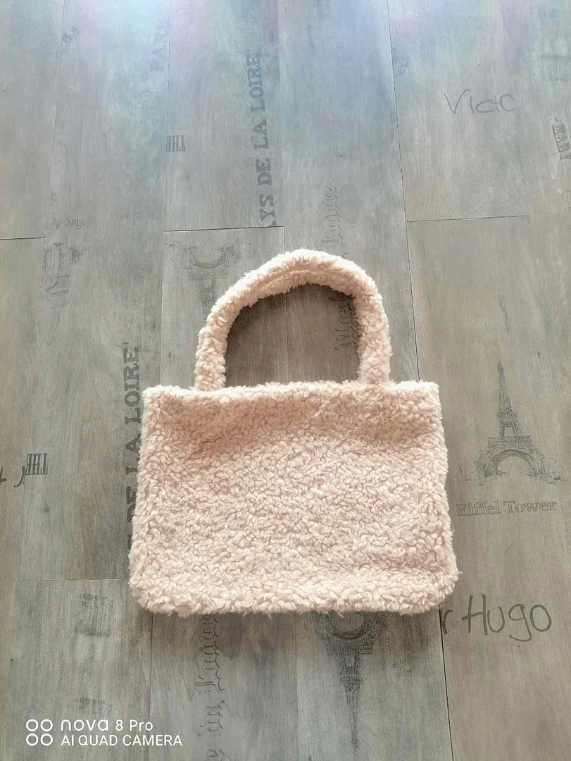 2025海宁新款时尚潮流大号绵羊毛包包