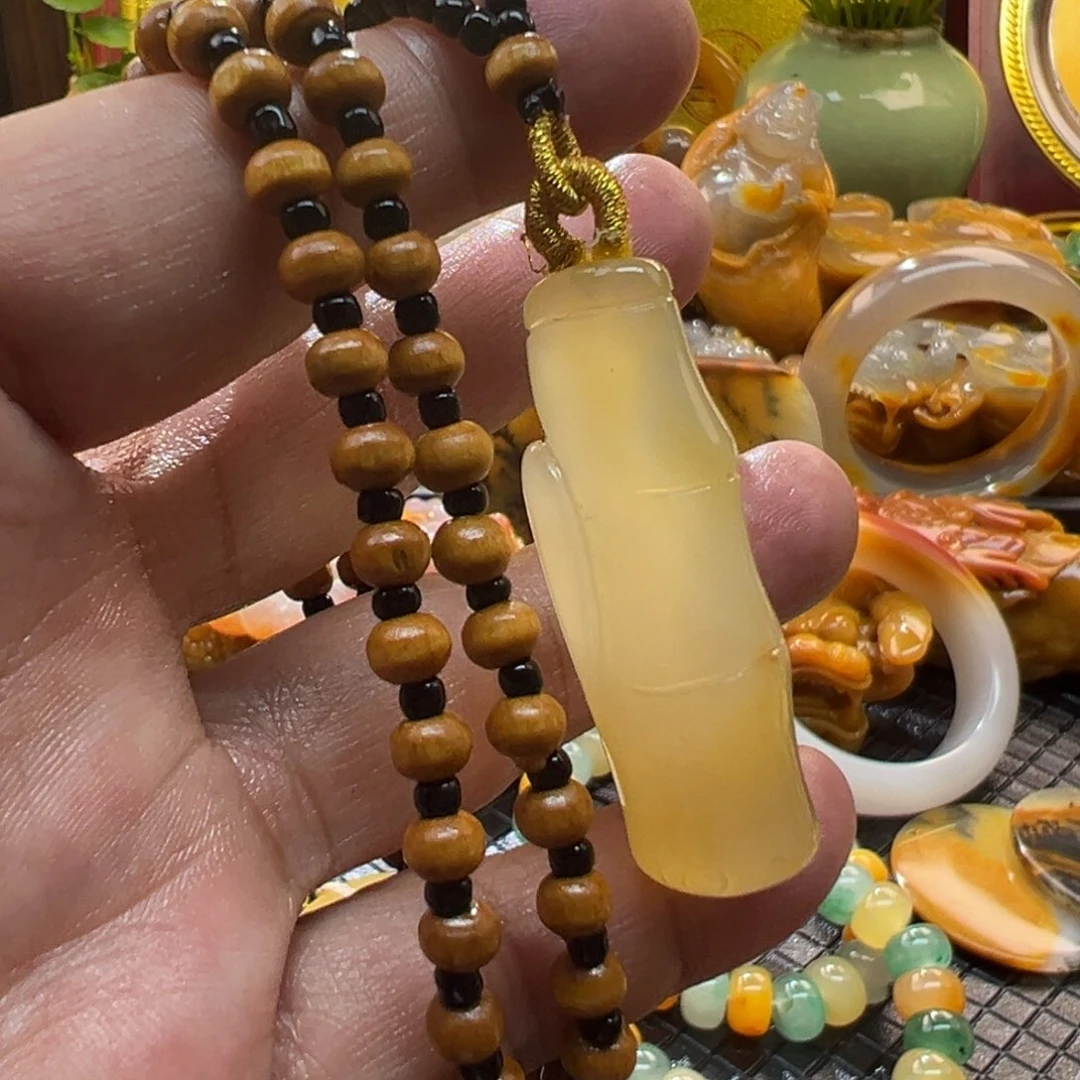 石英质玉未镶嵌颈饰