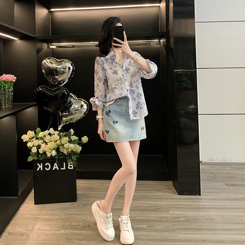 早秋搭配一整套2025新款显瘦减龄气质花朵衬衫牛仔短裙两件套女