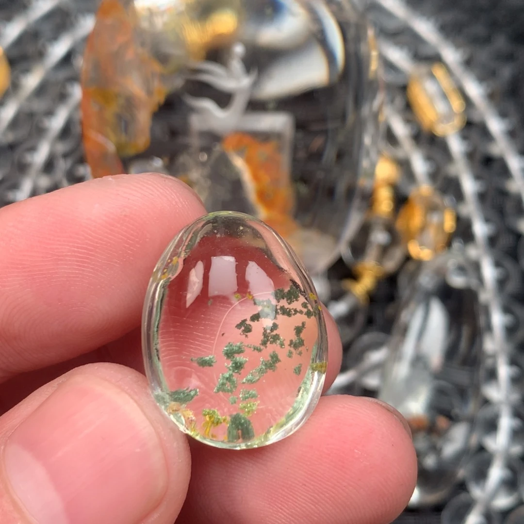 未镶嵌颈饰水晶独*者