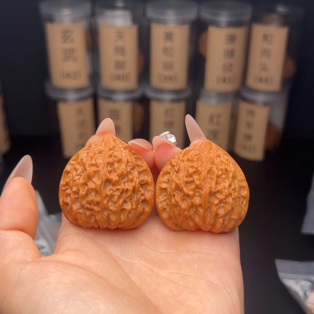 F***t文玩核桃吊坠金牛